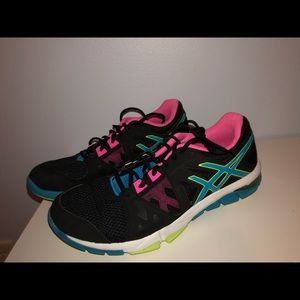 Women’s ASICS Size 11